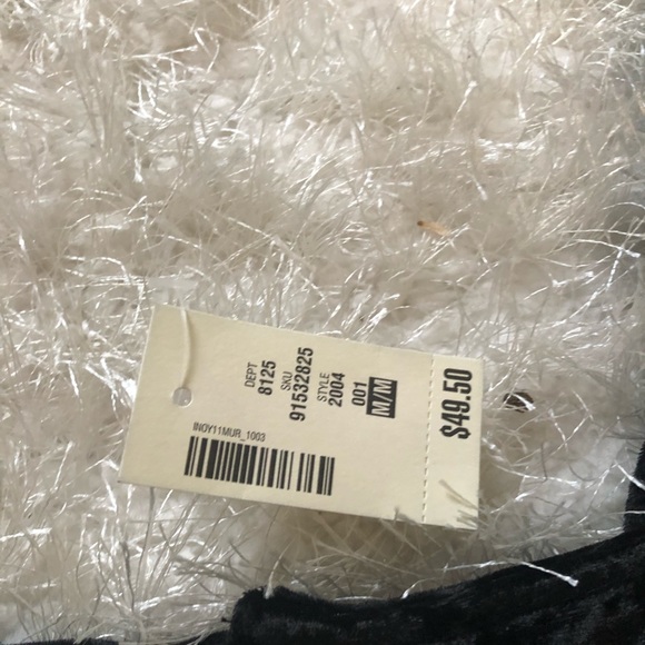 Cute long sleeved black velvet dress - Picture 3 of 3